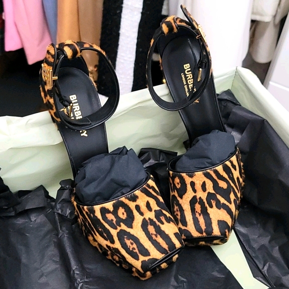 Burberry Camel Plarforms - Picture 2 of 10